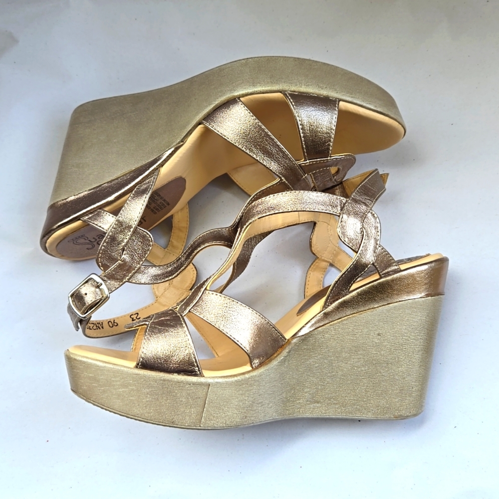 Suave Caminar Gold Metallic Strappy Wedge Heels Women's size 5.5 - Picture 5 of 8